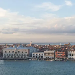 Savoia & Jolanda Venedig
